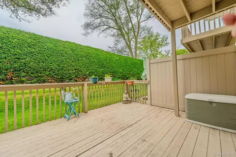 Exterior - 2355 Pershing Blvd #704, Baldwin, NY 11510 photo 3 of 5