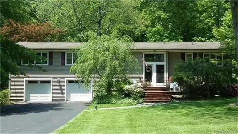 28 Leona Dr, Southeast, NY 10509