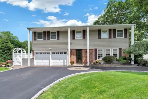 23 Gaynor Ave, Nesconset, NY 11767