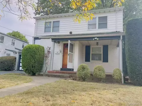 1626 Park Ave, North Hempstead, NY 11040