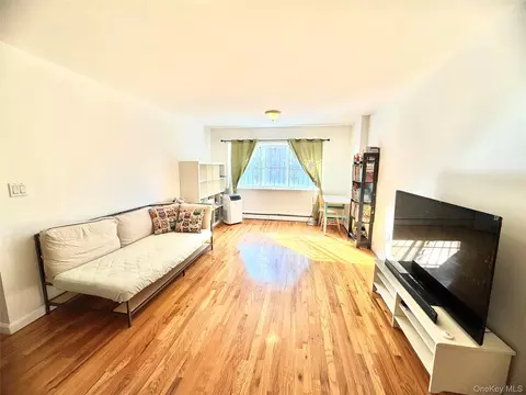 6326 99th St #2B, Rego Park, NY 11374