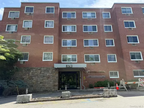 370 Central Park Ave #2E, Scarsdale, NY 10583