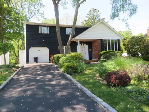 440 Spangle Dr, North Babylon, NY 11703