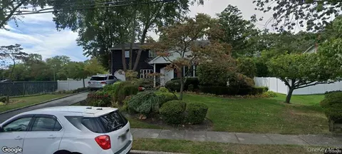 440 Spangle Dr, North Babylon, NY 11703