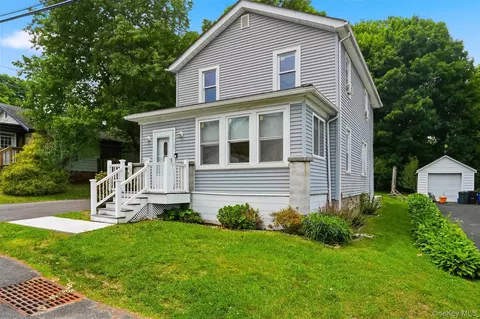 18 Saint Joseph Pl, New Windsor, NY 12553