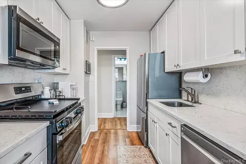 18-15 215th St #5N, New York, NY 11360