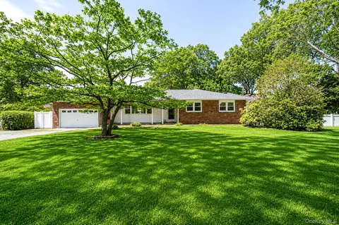 286 Boyle Rd, Port Jefferson Station, NY 11776