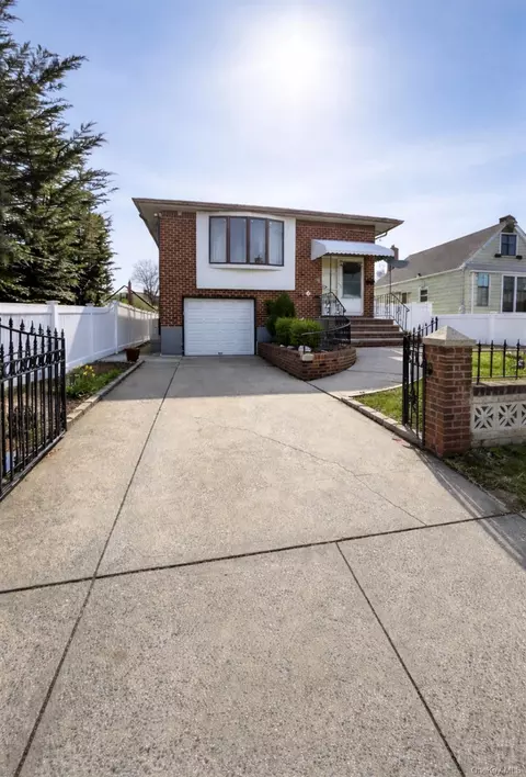 15 Belmont Blvd, Elmont, NY 11003