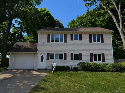 120 Ball Park Ln, Hicksville, NY 11801
