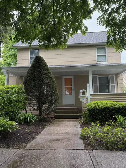 130 Park Ave, Hicksville, NY 11801