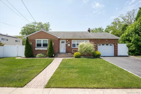 330 Woods Rd, North Babylon, NY 11703