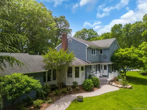 240 Kohr Rd, Kings Park, NY 11754