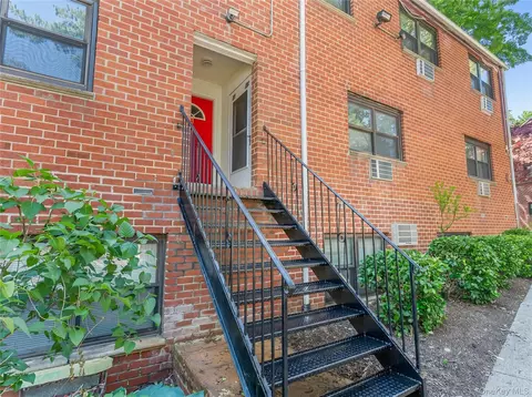 55 Fieldstone Dr #44, Greenburgh, NY 10530