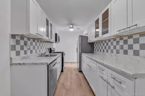 Kitchen - 40 E 43rd St #3B, Brooklyn, NY 11203 photo 2 of 2