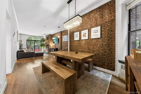 243 E 77th St #2A, New York, NY 10075