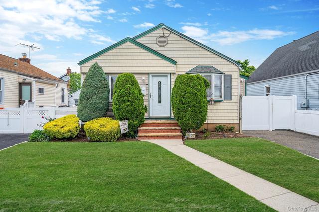 10 Gordon Ave, North Hempstead, NY 11590