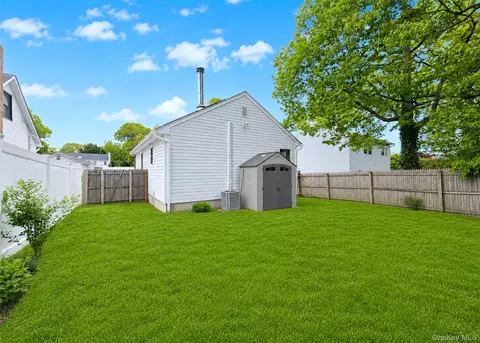 Exterior - 228 Hampton Ave, Mastic, NY 11950 photo 4 of 5