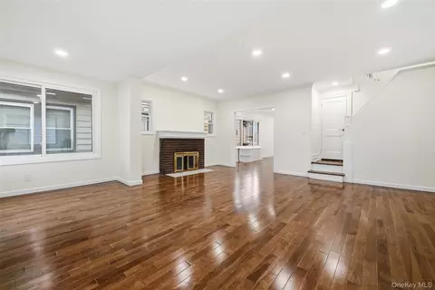 9122 Springfield Blvd, New York, NY 11428