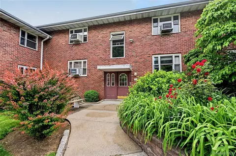 10 Dehaven Dr #2E, Yonkers, NY 10703