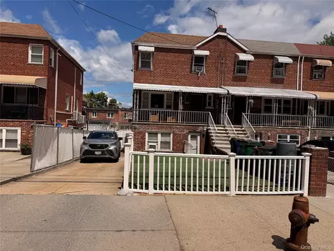 934 Balcom Ave, New York, NY 10465