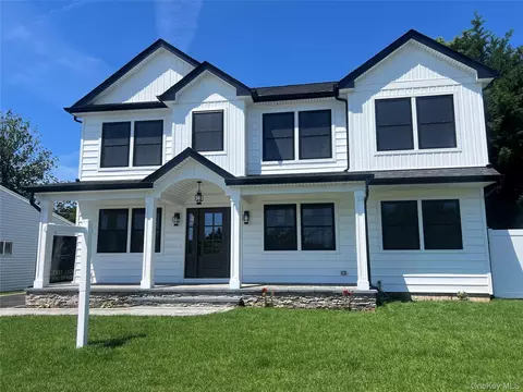 158 Lee Ave, Hicksville, NY 11801