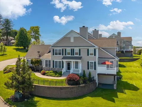 33 Pinehurst Cir, Monroe, NY 10950
