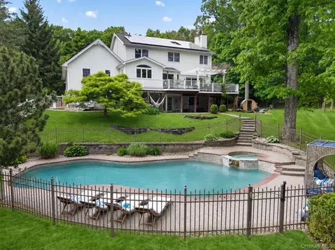 86 Long Vista Ln, Chester, NY 10918