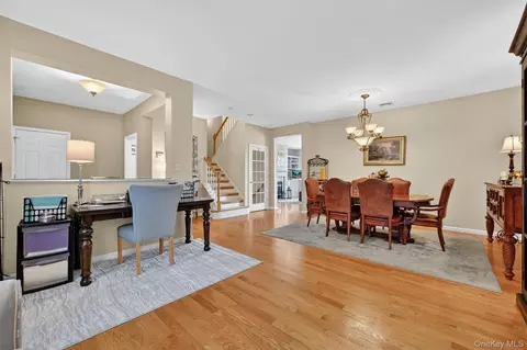 Entry Way - 3 Pinehurst Cir, Monroe, NY 10950 photo 3 of 5