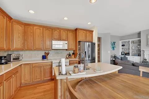 Kitchen - 3 Pinehurst Cir, Monroe, NY 10950 photo 5 of 6