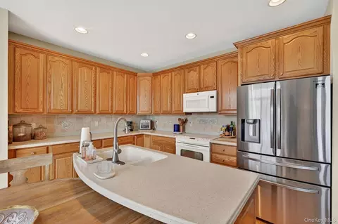 Kitchen - 3 Pinehurst Cir, Monroe, NY 10950 photo 3 of 6