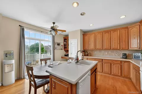 Kitchen - 3 Pinehurst Cir, Monroe, NY 10950 photo 1 of 6