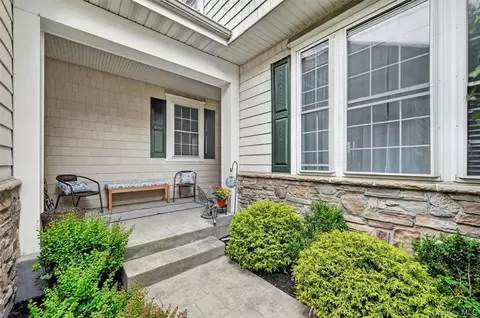 Exterior - 3 Pinehurst Cir, Monroe, NY 10950 photo 4 of 7
