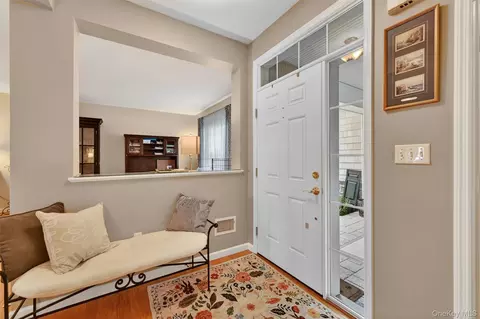Entry Way - 3 Pinehurst Cir, Monroe, NY 10950 photo 1 of 5
