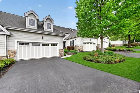 Exterior - 3 Pinehurst Cir, Monroe, NY 10950 photo 2 of 7