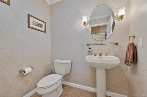 Bath - 3 Pinehurst Cir, Monroe, NY 10950 photo 1 of 2