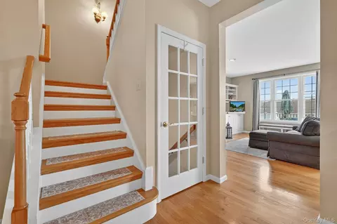 Entry Way - 3 Pinehurst Cir, Monroe, NY 10950 photo 4 of 5