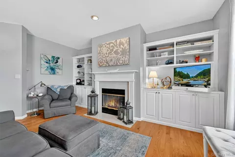 Living - 3 Pinehurst Cir, Monroe, NY 10950 photo 2 of 2