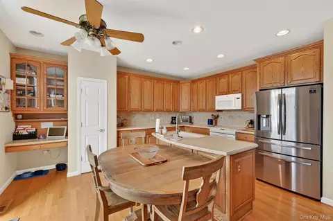Kitchen - 3 Pinehurst Cir, Monroe, NY 10950 photo 2 of 6