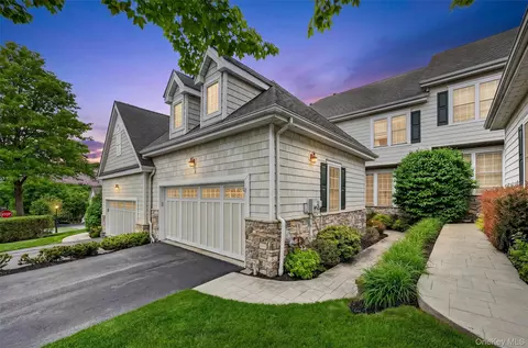 3 Pinehurst Cir, Monroe, NY 10950