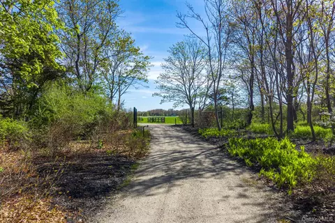 3123 3595 Skunk Ln, Southold, NY 11935
