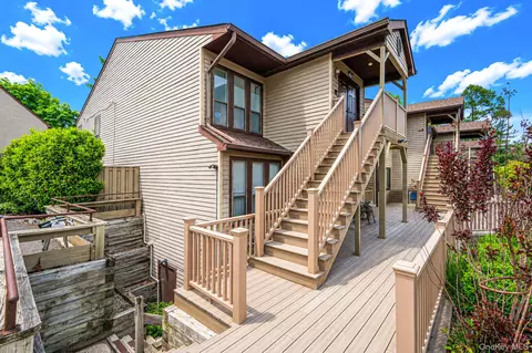 19 The Cir #19, Glen Head, NY 11545