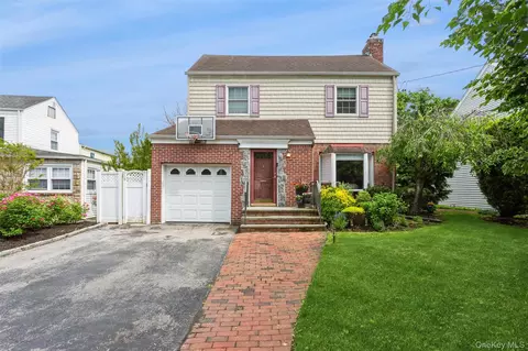 6 Newkirk Ave, East Rockaway, NY 11518
