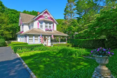 277 Vernon Valley Rd, Northport, NY 11768