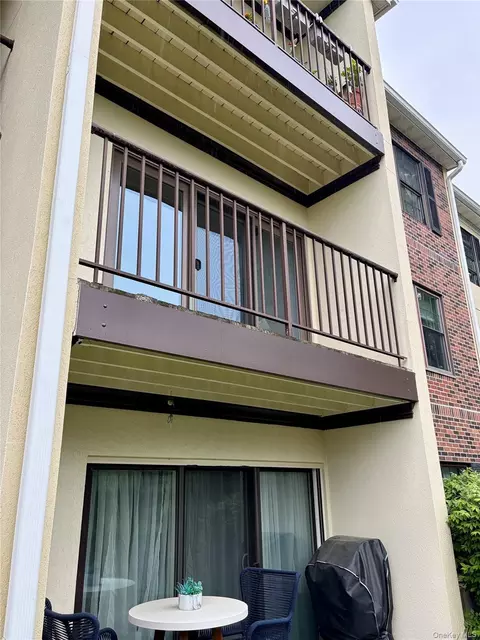 Exterior - 9 Edinburgh Dr #9, Peekskill, NY 10566 photo 1 of 4
