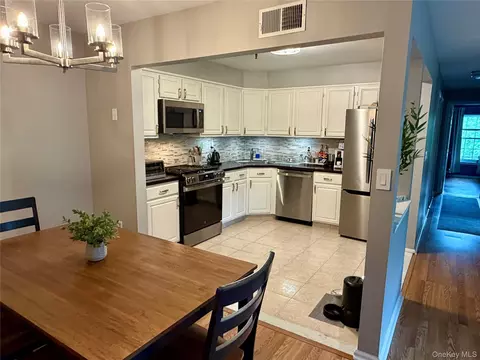 Kitchen - 9 Edinburgh Dr #9, Peekskill, NY 10566 photo 1 of 1