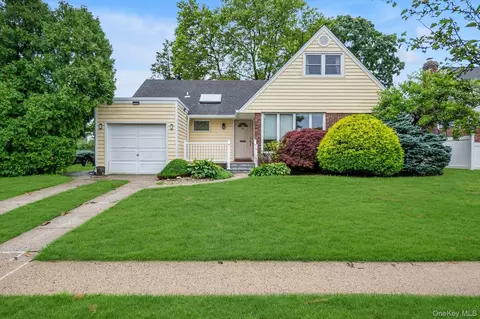 46 Patton Blvd, North Hempstead, NY 11040
