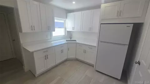 Entry Way - 724 E Park Ave, Long Beach, NY 11561 photo 1 of 5