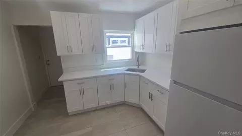 Entry Way - 724 E Park Ave, Long Beach, NY 11561 photo 2 of 5