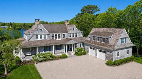 43 Old Main Rd, Quogue, NY 11959