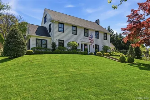 96 10th St, Garden City, NY 11530